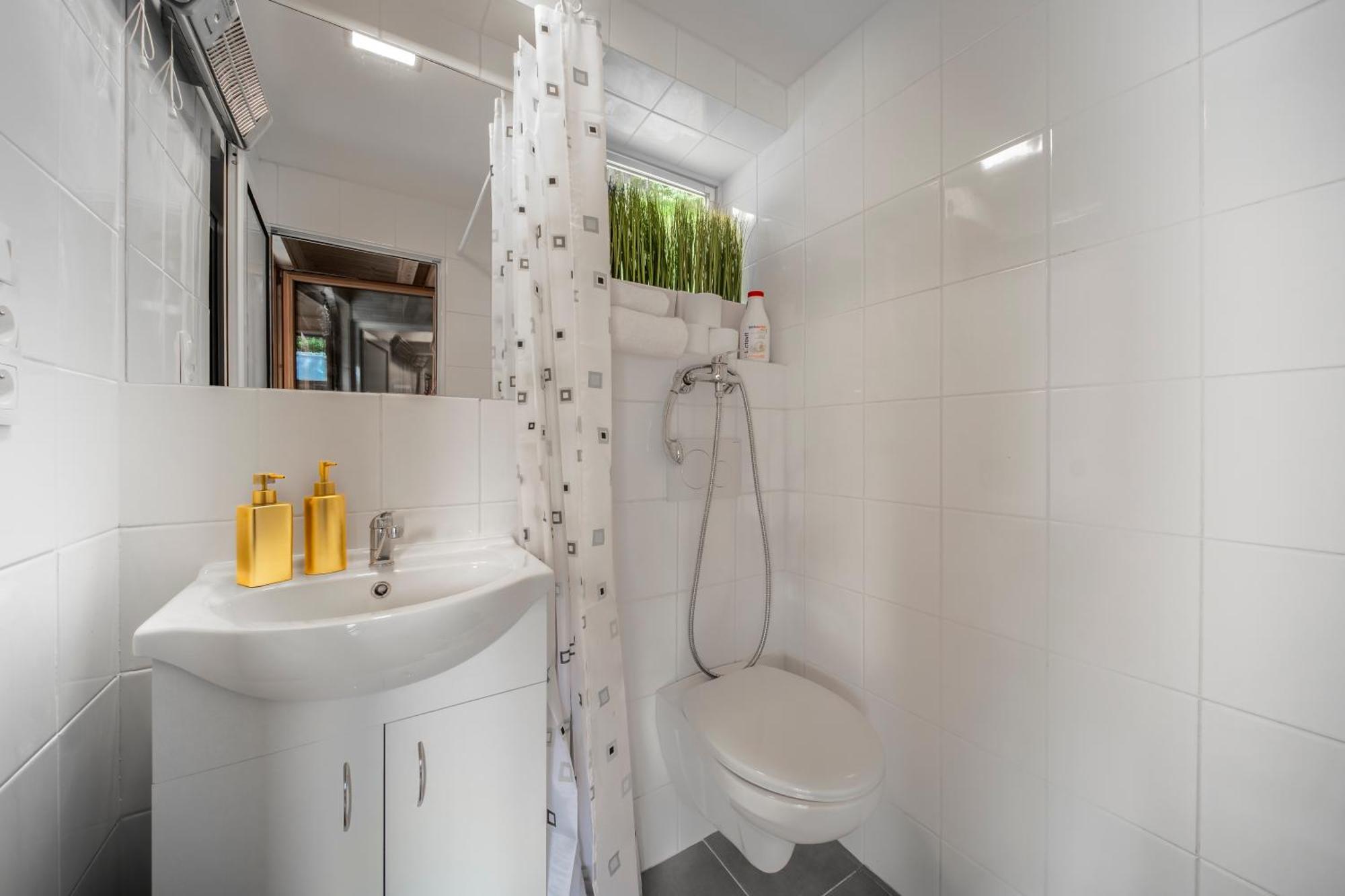 Magic New Cozy Tiny House At Private Rehenice